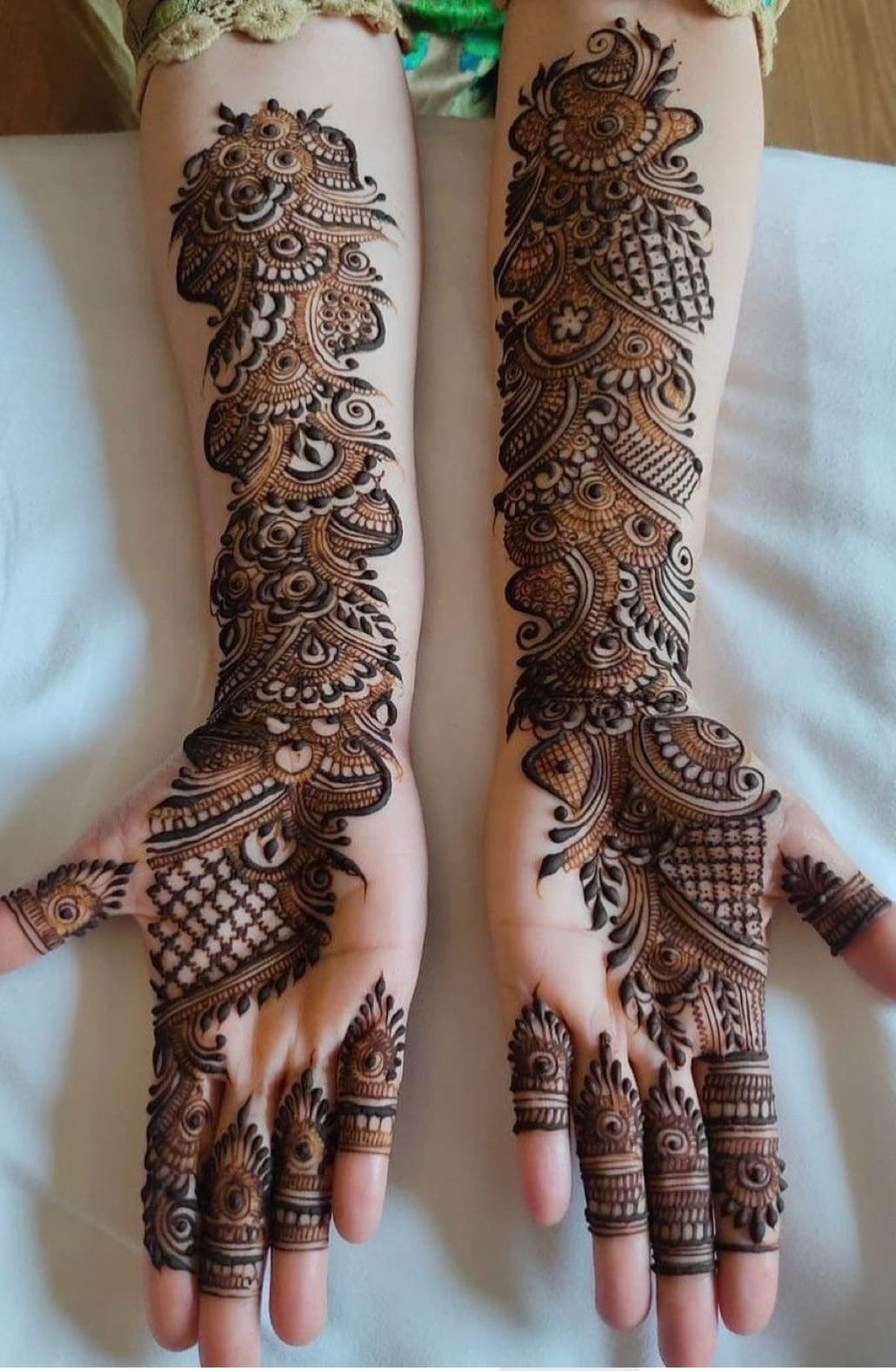 Arabic Mehndi Design - Elegant floral henna pattern